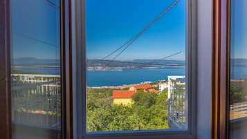 House, 3 Bedrooms | Water view