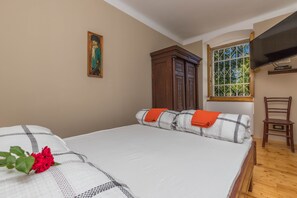 House, 3 Bedrooms | Iron/ironing board, free WiFi, bed sheets - Villa Ivana 1903 (Crikvenica)