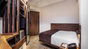 Budget Single Backyard View | Ropa de cama de alta calidad, camas con efecto memoria y minibar