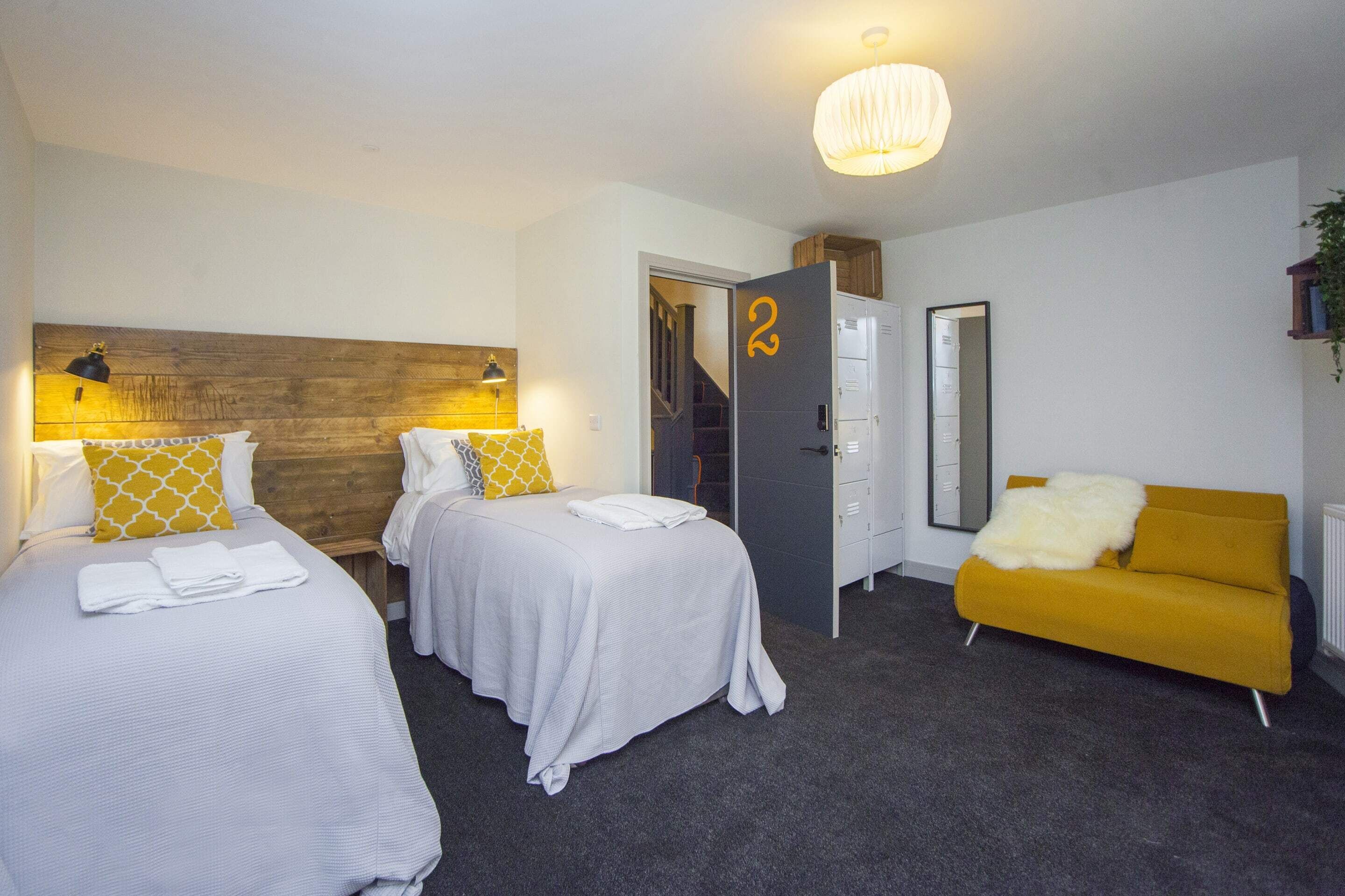 Nhà liên kế | 4 phòng ngủ, trang trí khác biệt 