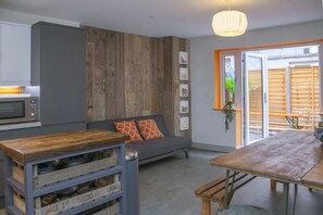 Living room - Higgihaus at 3a Cheltenham Lane Bristol (Bristol)