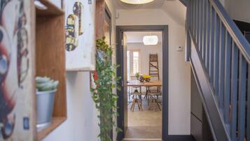 Townhouse | Ruang keluarga | TV layar datar