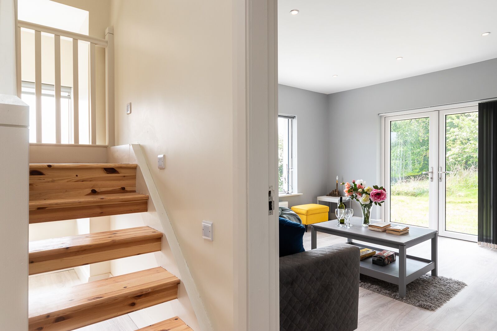 高級別墅 | 客廳 | 43 吋平面電視連數碼電視頻道、智能電視、壁爐