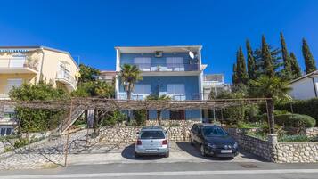 Entrada al alojamiento