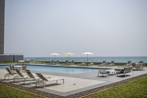 Waves Luxury Apartments - Monrovia