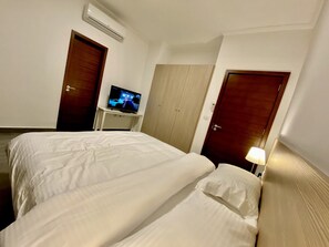 Premium bedding, down duvets, blackout curtains, free WiFi - Waves Luxury Apartments (Monrovia)