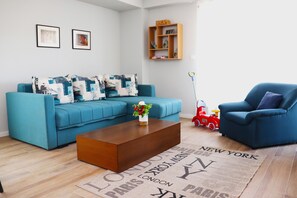 Appartement | Woonruimte | Een 50-cm smart-tv met kabelzenders, televisie en vloerwarming