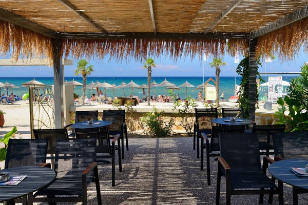 Poolside bar