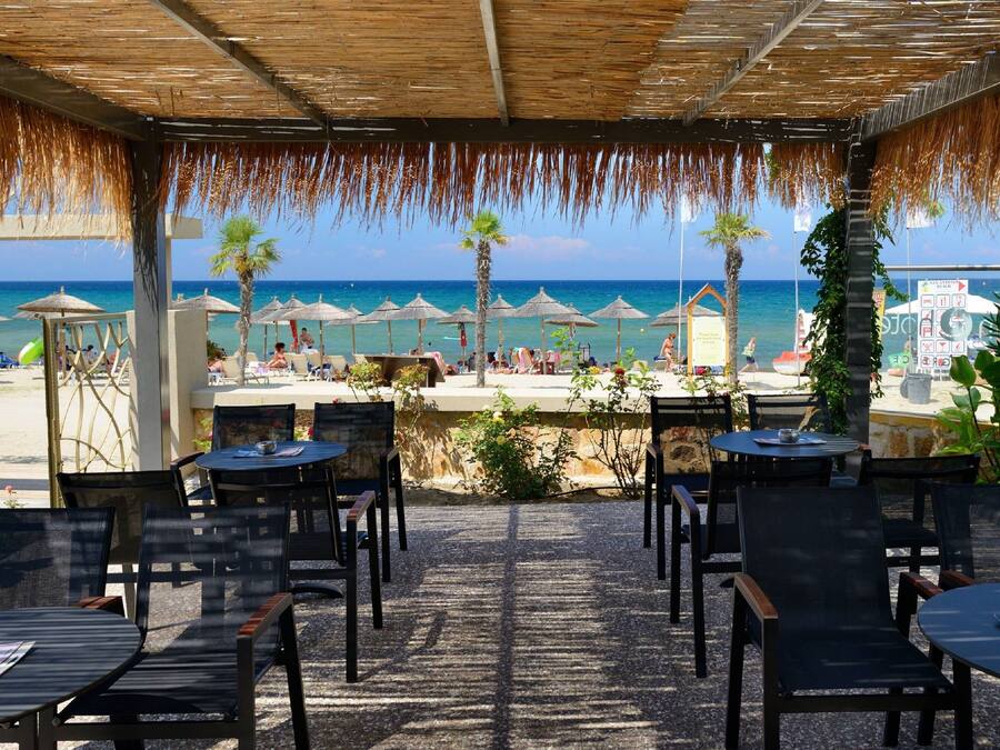 Poolside bar