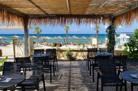 Poolside bar. Atrium Hotel Thassos