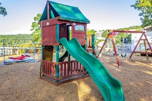 Children's area - Branson Condo on Table Rock Lake with Pool and WiFI close to Silver Dollar City (Branson)