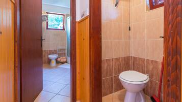 Apartment, 2 Bedrooms | Bathroom | Hair dryer, bidet, towels, soap