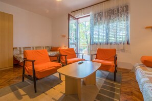 Apartment, 2 Bedrooms | Living area