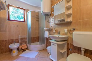 Apartment, 2 Bedrooms | Bathroom | Hair dryer, bidet, towels, soap - Apartment Vera (Crikvenica)