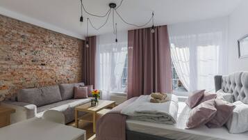 1 dormitorio, tabla de planchar con plancha, wifi y ropa de cama