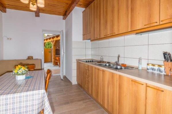 Refrigerador, horno, placa de cocina, lavavajillas