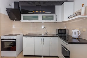 Refrigerador, horno, placa de cocina, lavavajillas