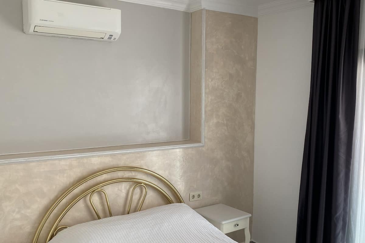 Habitación básica doble, vista a la alberca, planta baja | 1 habitación, insonorización, wifi gratis y ropa de cama