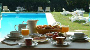 Desayuno estilo bufé