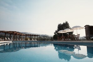 Outdoor pool, open 8:00 AM to 8:00 PM, pool umbrellas - Quinta do Burgo (Amares)