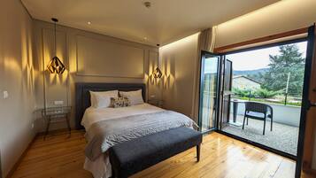 Kamar Double | Minibar, tirai kedap cahaya, setrika/meja setrika, dan seprai linen