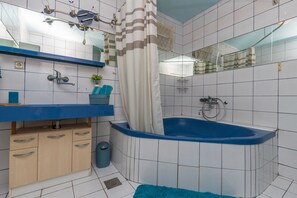 Apartment, 2 Bedrooms | Jetted tub
