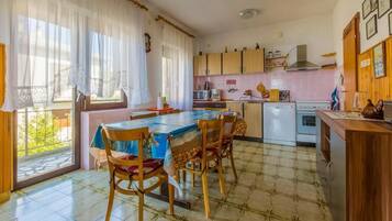 Apartment, 3 Bedrooms | Private kitchen | Fridge, microwave, oven, stovetop