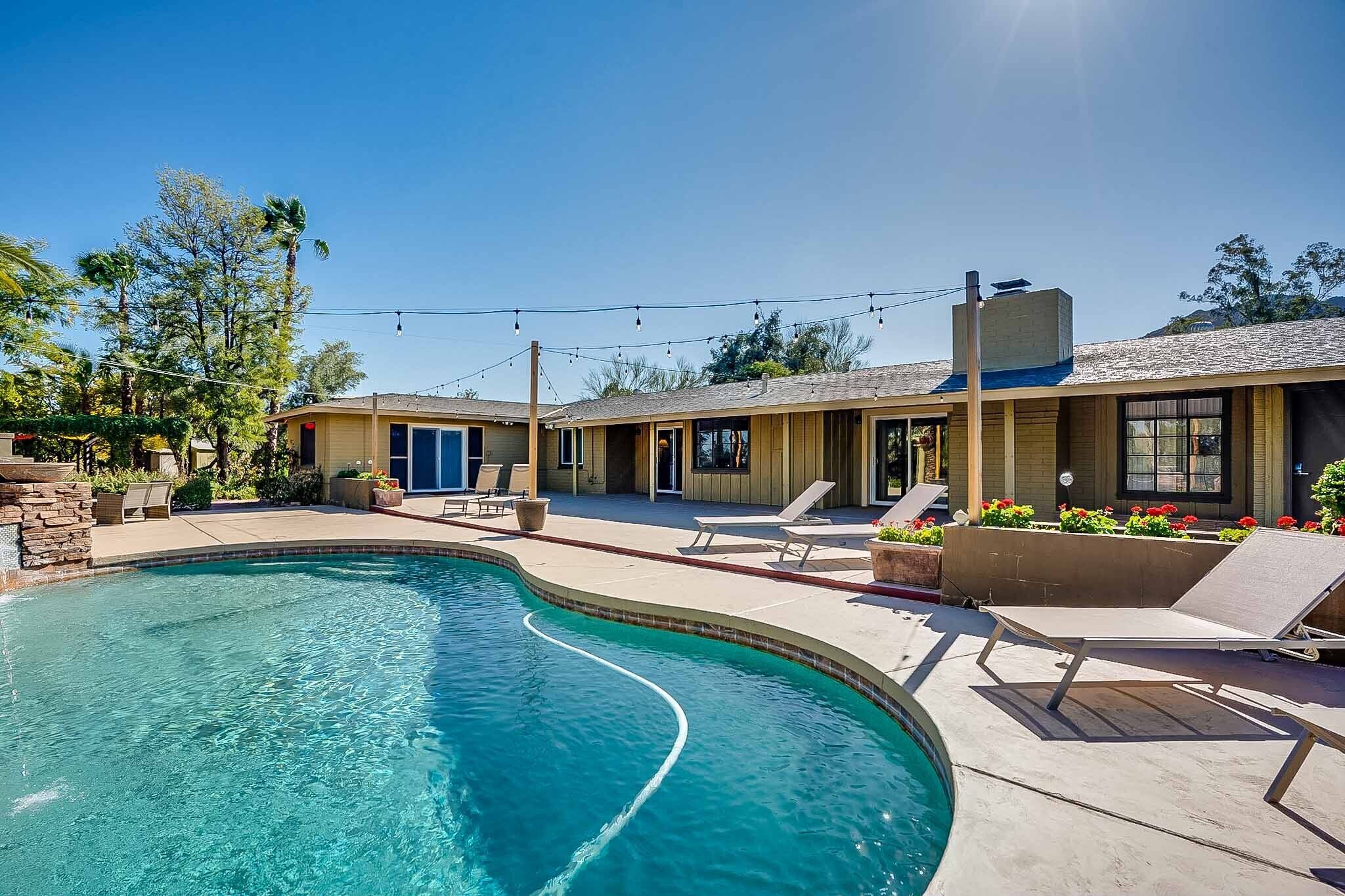 Best Location in Paradise Valley 4BR/2BA w Pool / Fireplace - Summer Rates