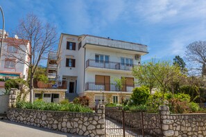 Front of property - Apartment Nada (Crikvenica)