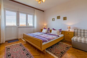 2 bedrooms, desk, free WiFi, bed sheets - Apartment Nada (Crikvenica)