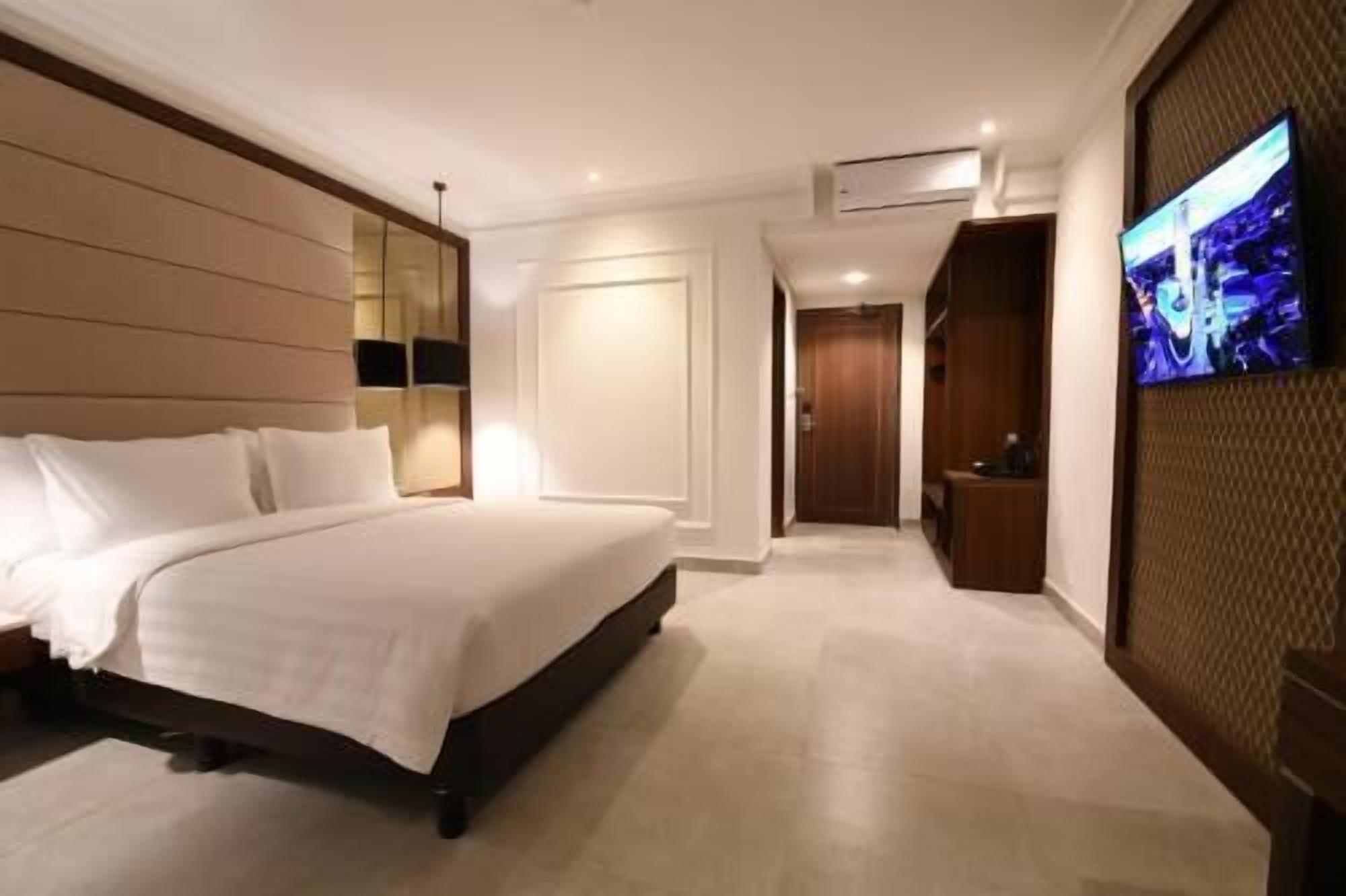 Minibar, in-room safe, desk, soundproofing