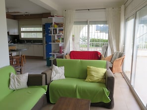 Televisie en een open haard