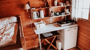 Basic Cabin, Shared Bathroom | Private kitchen