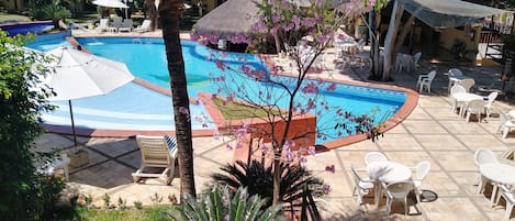 Piscina all'aperto, una piscina riscaldata