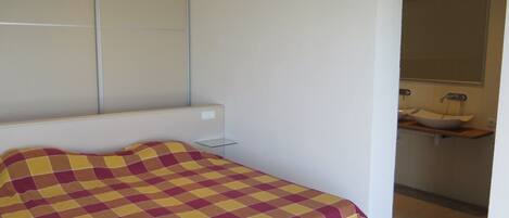 4 chambres, fer et planche Ă repasser, accĂšs au Wi-Fi (inclus)