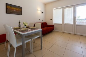 Apartment, 1 Bedroom | In-room dining