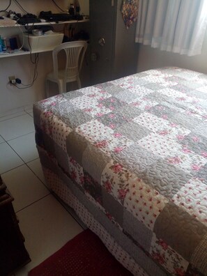 2 habitaciones, tabla de planchar con plancha, wifi y ropa de cama 
