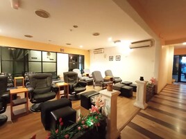 Un sauna, baño turco, tratamientos corporales, aromaterapia