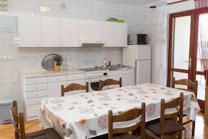 Apartment, 2 Bedrooms (1) | Private kitchen