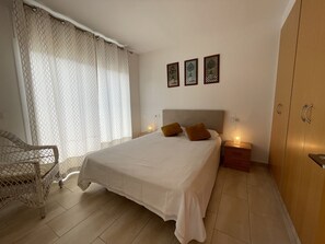 2 slaapkamers, een strijkplank/strijkijzer, gratis wifi, beddengoed