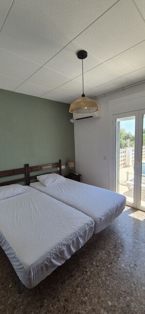 3 dormitorios, tabla de planchar con plancha, wifi gratis y ropa de cama