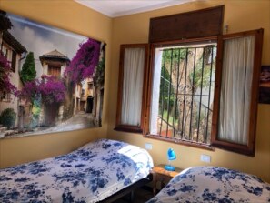 3 chambres, fer et planche à repasser, Wi-Fi gratuit, draps fournis