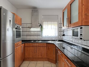 Réfrigérateur, micro-ondes, four, lave-vaisselle