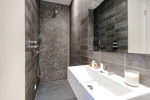 Combined shower/tub, hair dryer, towels, soap