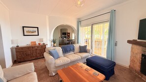 TV, fireplace - Ref. Zar22 -  (Rosas / Roses)