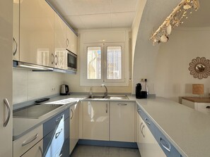 Fridge, microwave, dishwasher, coffee/tea maker - Ref. Ast03 - (Rosas / Roses)