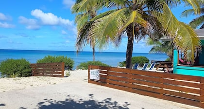 Serenity On The Bay2 - Two Bed Apt Close to Supermarkets, Shops and Restaurants!