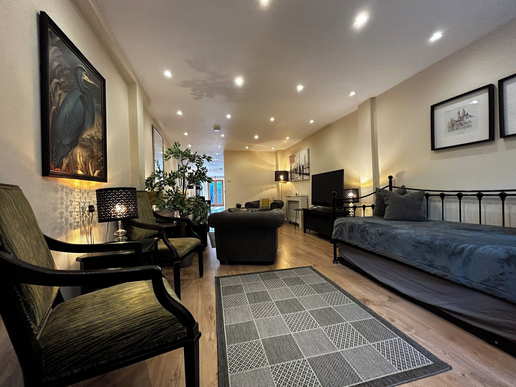 3 bedrooms, in-room safe, desk, iron/ironing board