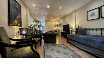 3 bedrooms, in-room safe, desk, iron/ironing board