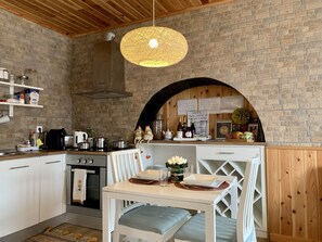 Priolo House - Villaverde Guest Houses | Living area | 42-inch LCD TV with digital channels, TV - Villaverde Azores (Ponta Delgada)